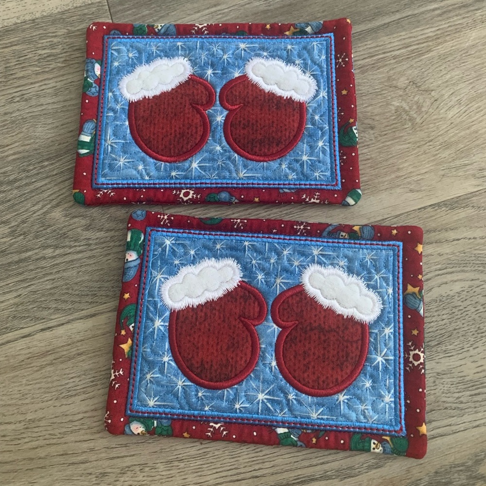 2 Christmas Mitten Mug Rug Hit Chocolate / Coffee cup Xmas